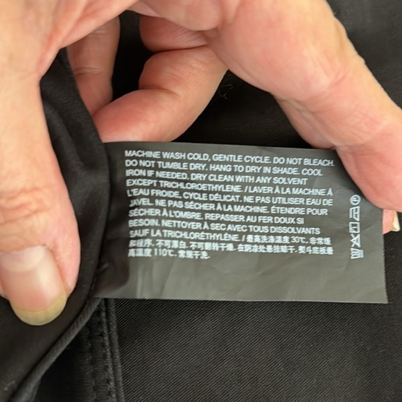 Theory Stretch Slim Leg Cropped Pant Women's 6 Black Inseam 26" EUC - Picture 7 of 10